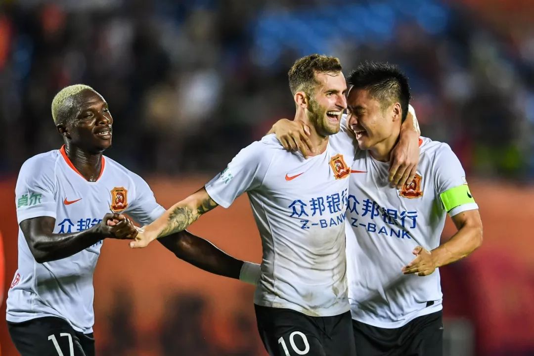 IM电竞-法国客场力克法罗群岛，提前锁定小组头名(法国对法罗群岛)